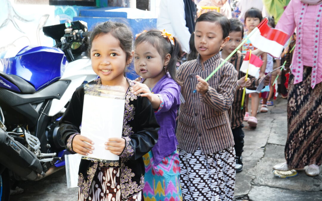 Pengembangan Program Kolaborasi Guru dan Orang Tua dalam mewujudkan PAUD Holistik Berkebhinnekaan di Pos PAUD Mutiara Bundaku